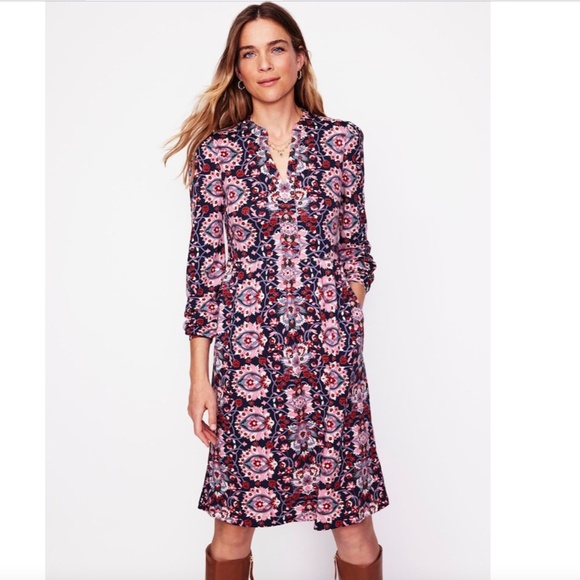 Boden Naomi Relaxed Jersey Dress in Navy and Pink Medallion, Size 8 US - Picture 7 of 9